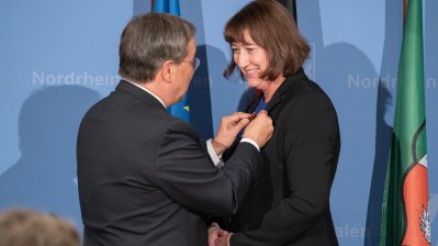 Ministerpräsident Laschet händigt engagierten Bürgern den Bundesverdienstorden aus
