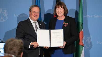 Ministerpräsident Laschet händigt engagierten Bürgern den Bundesverdienstorden aus