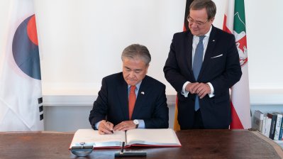 Ministerpräsident Armin Laschet empfängt den Botschafter der Republik Korea in Deutschland zu seinem Antrittsbesuch