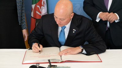 Ministerpräsident Laschet empfängt den Gouverneur des US-Bundesstaates Nebraska