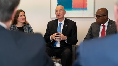 Ministerpräsident Laschet empfängt den Gouverneur des US-Bundesstaates Nebraska