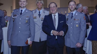 Ministerpräsident Armin Laschet ehrt Frauen und Männer der Bundeswehr