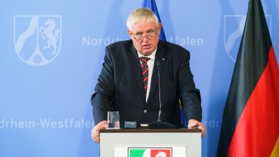 Nordrhein-Westfalen verlängert Coronaschutzverordnung: Einführung einer lokalen Corona-Bremse und klare Regeln für Schulen und Veranstaltungen