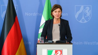 Nordrhein-Westfalen verlängert Coronaschutzverordnung: Einführung einer lokalen Corona-Bremse und klare Regeln für Schulen und Veranstaltungen