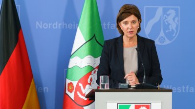 Nordrhein-Westfalen verlängert Coronaschutzverordnung: Einführung einer lokalen Corona-Bremse und klare Regeln für Schulen und Veranstaltungen