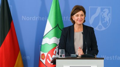 Nordrhein-Westfalen verlängert Coronaschutzverordnung: Einführung einer lokalen Corona-Bremse und klare Regeln für Schulen und Veranstaltungen