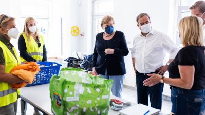 Bundeskanzlerin Angela Merkel und Ministerpräsident Armin Laschet in Bad Münstereifel