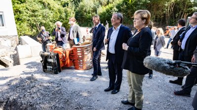 Bundeskanzlerin Angela Merkel und Ministerpräsident Armin Laschet im Märkischen Kreis und in Hagen