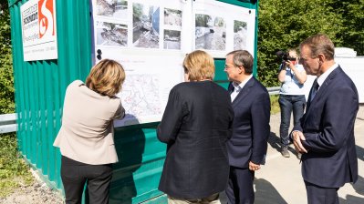 Bundeskanzlerin Angela Merkel und Ministerpräsident Armin Laschet im Märkischen Kreis und in Hagen