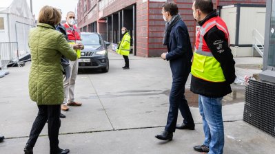 Eröffnung von neuem „Drive-in-Impfzentrum“ an der Lanxess