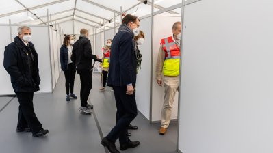 Eröffnung von neuem „Drive-in-Impfzentrum“ an der Lanxess