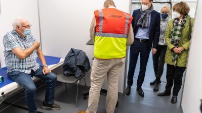 Eröffnung von neuem „Drive-in-Impfzentrum“ an der Lanxess