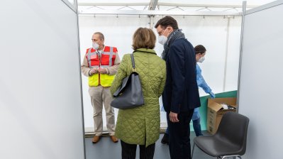Eröffnung von neuem „Drive-in-Impfzentrum“ an der Lanxess