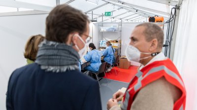Eröffnung von neuem „Drive-in-Impfzentrum“ an der Lanxess