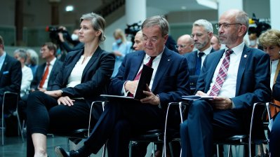 Verdienstorden des Landes Nordrhein-Westfalen an 13 Bürgerinnen und Bürger