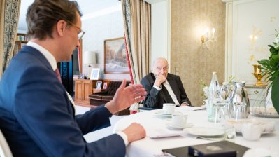 Ministerpräsident Wüst ehrt Heinz Becker aus Steinheim mit dem Landesverdienstorden