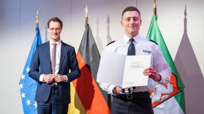 Ministerpräsident Hendrik Wüst verleiht die Rettungsmedaille des Landes Nordrhein-Westfalen 