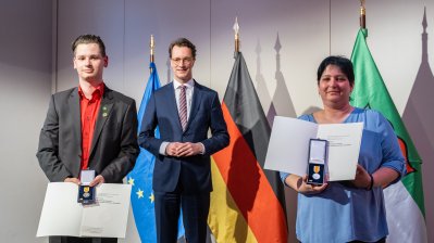 Ministerpräsident Hendrik Wüst verleiht die Rettungsmedaille des Landes Nordrhein-Westfalen 