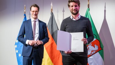 Ministerpräsident Hendrik Wüst verleiht die Rettungsmedaille des Landes Nordrhein-Westfalen