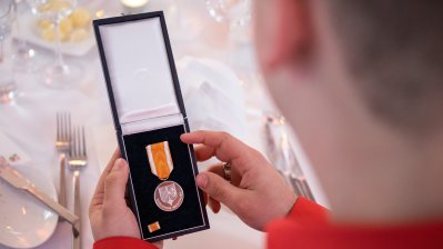 Ministerpräsident Hendrik Wüst verleiht die Rettungsmedaille des Landes Nordrhein-Westfalen 