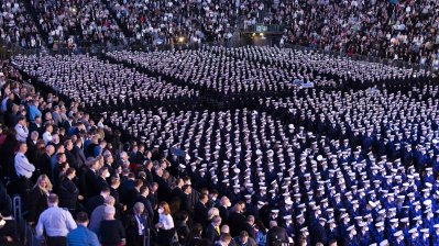 Großer Tag für die nordrhein-westfälische Polizei: 2.770 Frauen und Männer legen bei zentraler Feier in Köln ihren Diensteid ab
