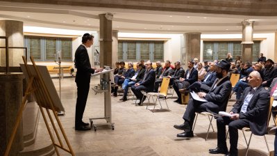 Ministerpräsident Hendrik Wüst nimmt am Festakt zum Entzünden der fünften Chanukka-Kerze in der Alten Synagoge Essen teil
