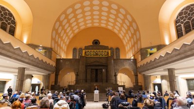 Ministerpräsident Hendrik Wüst nimmt am Festakt zum Entzünden der fünften Chanukka-Kerze in der Alten Synagoge Essen teil