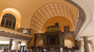 Ministerpräsident Hendrik Wüst nimmt am Festakt zum Entzünden der fünften Chanukka-Kerze in der Alten Synagoge Essen teil