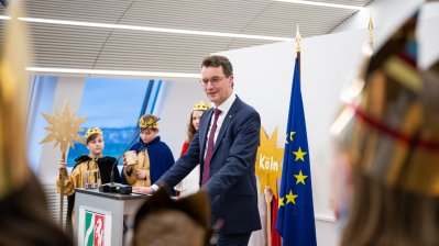 Ministerpräsident Hendrik Wüst empfängt Sternsinger zum traditionellen Dreikönigssingen