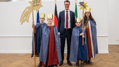 Ministerpräsident Hendrik Wüst empfängt Sternsinger zum traditionellen Dreikönigssingen