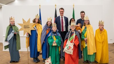 Ministerpräsident Hendrik Wüst empfängt Sternsinger zum traditionellen Dreikönigssingen