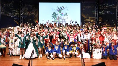 Ministerpräsident Hendrik Wüst empfängt die Kinderprinzenpaare und Kinderdreigestirne aus Nordrhein-Westfalen 