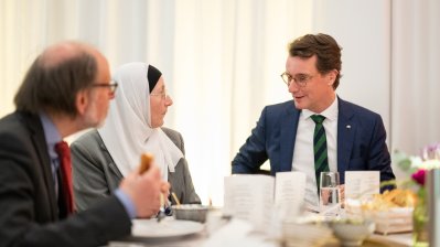 Ministerpräsident Hendrik Wüst lädt zum traditionellen Fastenbrechen in die Staatskanzlei ein