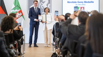 IDA-NRW wird mit der Mevlüde-Genç-Medaille des Landes Nordrhein-Westfalen ausgezeichnet