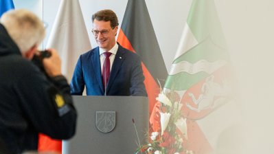 Ministerpräsident Hendrik Wüst verabschiedet den Generalkonsul der Republik Polen und Doyen des Konsularischen Korps NRW, Jakub Wawrzyniak