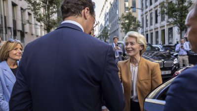 Die Ministerpräsidenten Wüst und Weil geben gemeinsam mit Kommissionspräsidentin Ursula von der Leyen ein Pressestatement ab