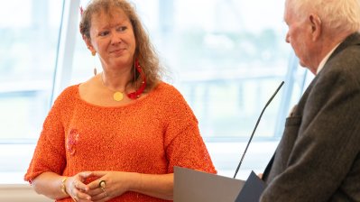 Staatssekretärin Andrea Milz überreicht Verdienstkreuz 1. Klasse