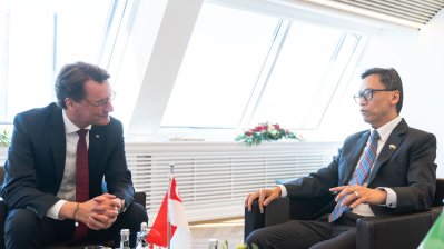 Ministerpräsident Hendrik Wüst empfängt den Botschafter der Republik Singapur