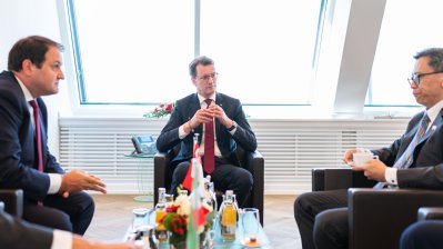 Ministerpräsident Hendrik Wüst empfängt den Botschafter der Republik Singapur