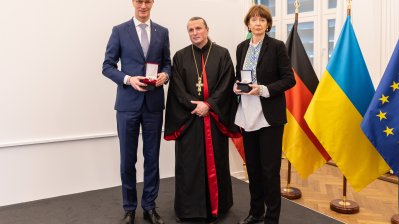 Ministerpräsident Hendrik Wüst und Kölns Oberbürgermeisterin Henriette Reker werden mit Orden der Ukrainisch-Orthodoxen Kirche ausgezeichnet