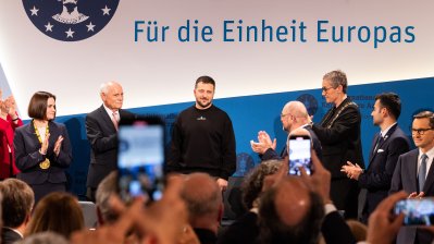 Präsident Wolodymyr Selenskyj und das ukrainische Volk erhalten den Karlspreis 2023