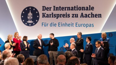 Präsident Wolodymyr Selenskyj und das ukrainische Volk erhalten den Karlspreis 2023