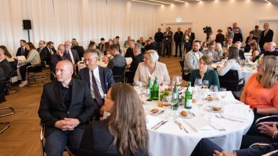 Ministerpräsident Hendrik Wüst verleiht 18 Personen für ihren herausragenden Einsatz während der Hochwasserkatastrophe 2021 die Rettungsmedaille des Landes