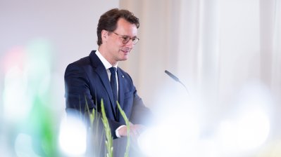 Ministerpräsident Hendrik Wüst verleiht 18 Personen für ihren herausragenden Einsatz während der Hochwasserkatastrophe 2021 die Rettungsmedaille des Landes