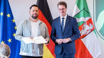 Ministerpräsident Hendrik Wüst verleiht 18 Personen für ihren herausragenden Einsatz während der Hochwasserkatastrophe 2021 die Rettungsmedaille des Landes