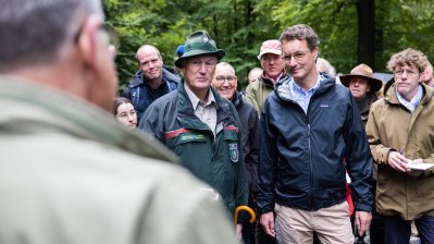 Die Ministerpräsidenten Wüst und Rhein wandern von Willingen nach Winterberg