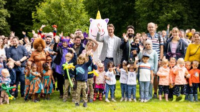 Ministerpräsident Wüst trifft Ehrenpatenkinder und ihre Familien