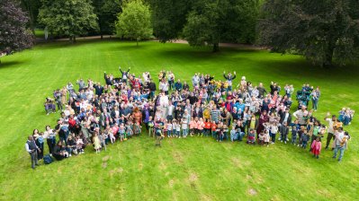 Ministerpräsident Wüst trifft Ehrenpatenkinder und ihre Familien
