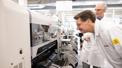 Ministerpräsident Hendrik Wüst besucht das Unternehmen Beckhoff Automation in Verl