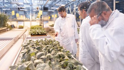 Ministerpräsident Hendrik Wüst besucht Bayer in Monheim